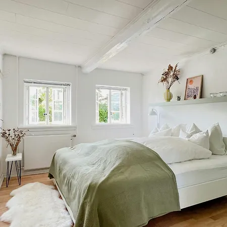 Idyllic Thatched With Sea View Holiday home Humble