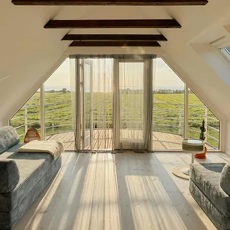Semesterbostad Idyllic Thatched With Sea View