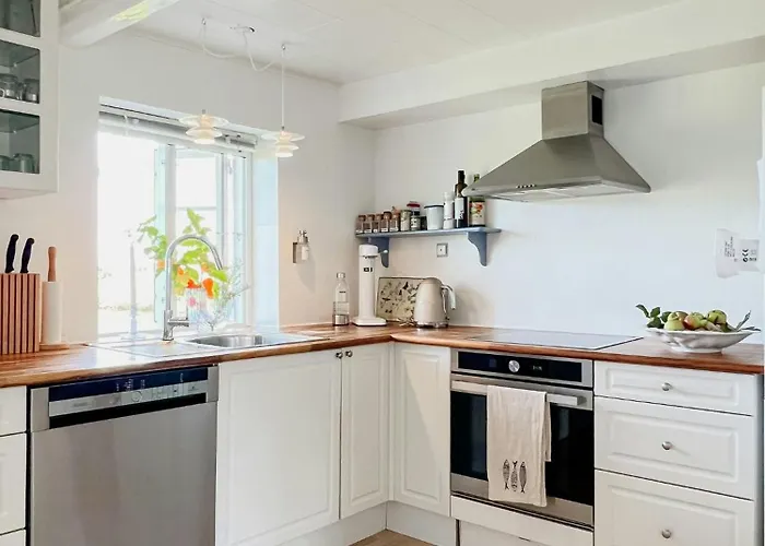 Vakantiehuis Idyllic Thatched With Sea View *