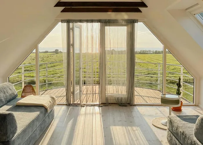 Vakantiehuis Idyllic Thatched With Sea View