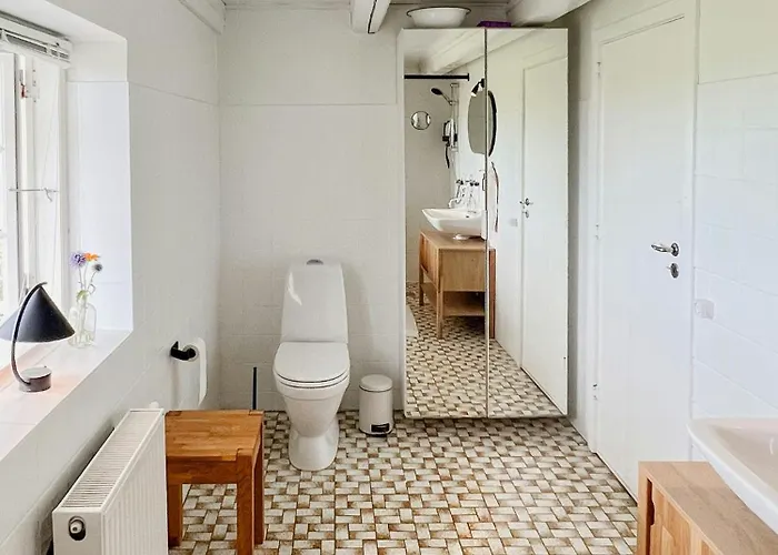 Idyllic Thatched With Sea View Vakantiehuis Nordenbro Vesteregn