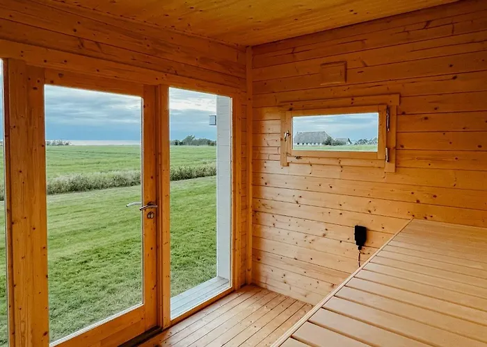 Vakantiehuis Idyllic Thatched With Sea View Nordenbro Vesteregn