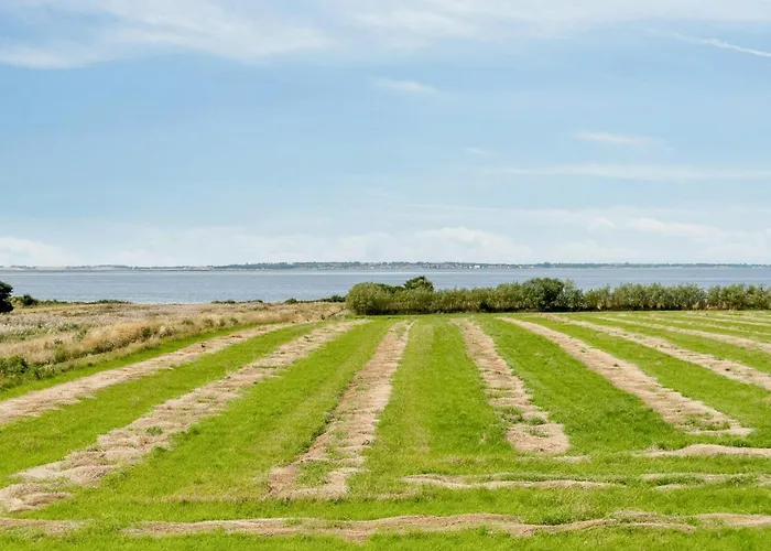 Idyllic Thatched With Sea View * Nordenbro Vesteregn