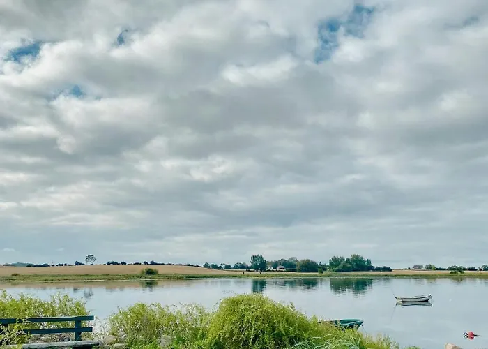 Vakantiehuis Idyllic Thatched With Sea View Nordenbro Vesteregn
